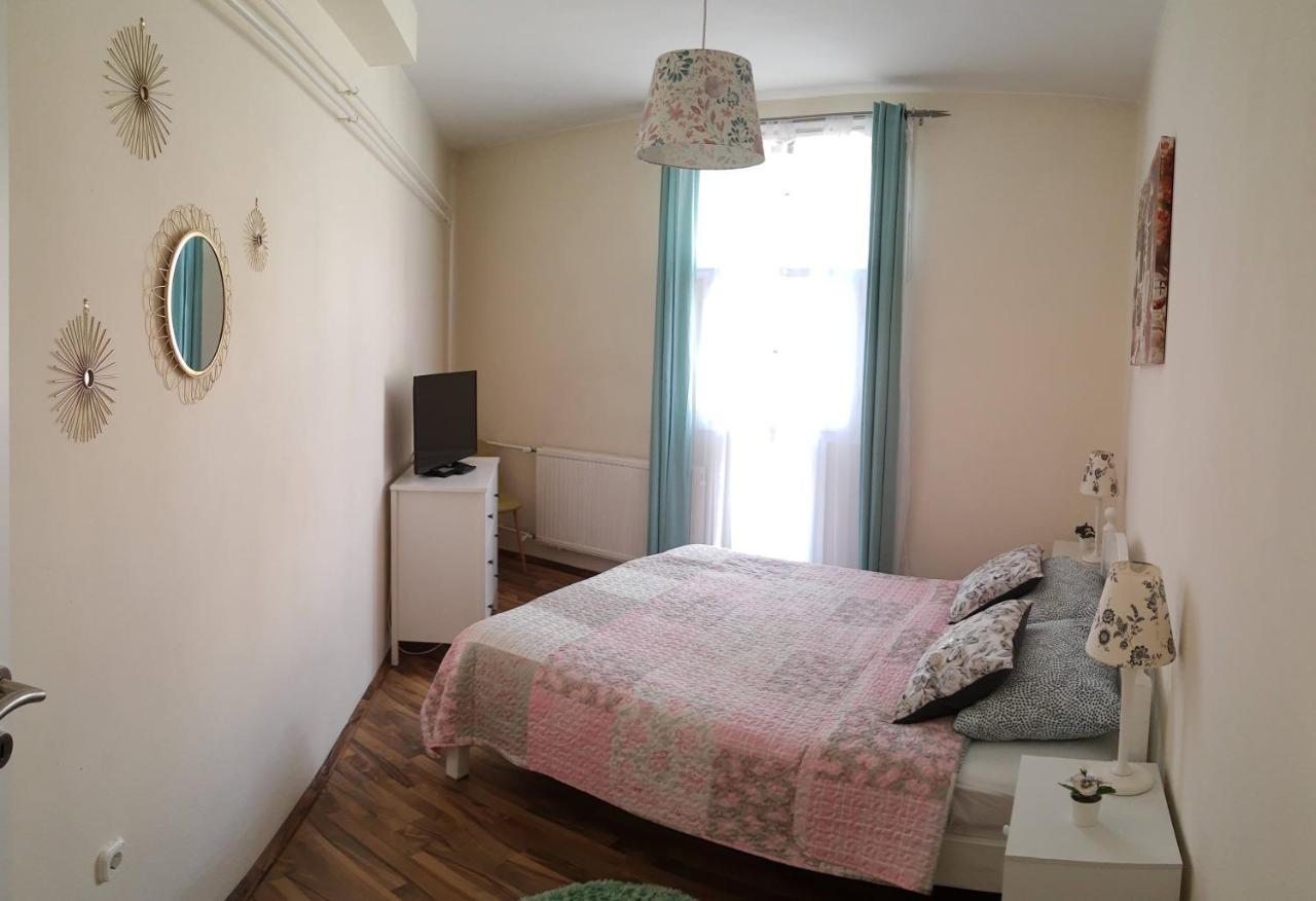 Fonix Family Apartment A Step From Szechenyi Square Pecs Bagian luar foto
