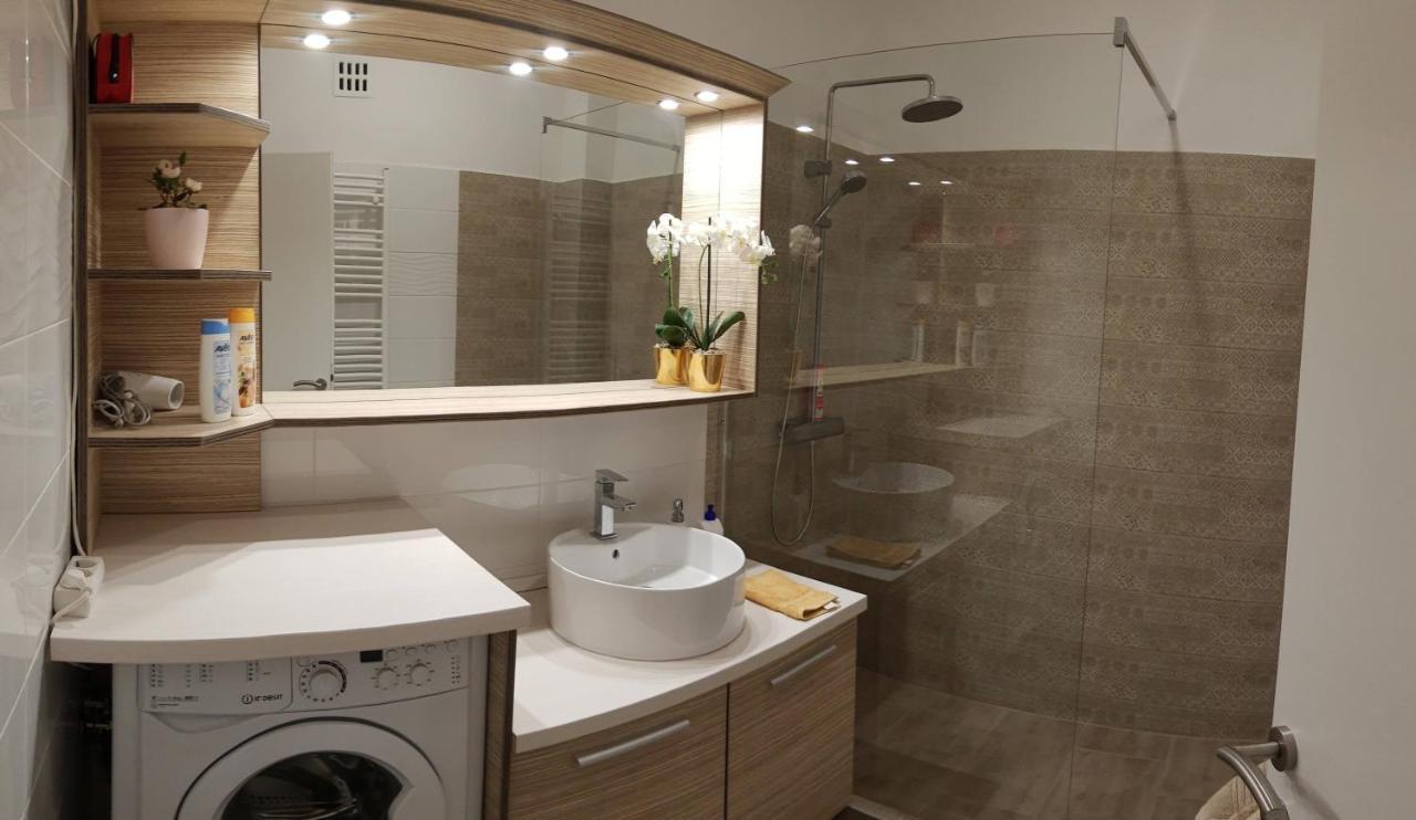 Fonix Family Apartment A Step From Szechenyi Square Pecs Bagian luar foto